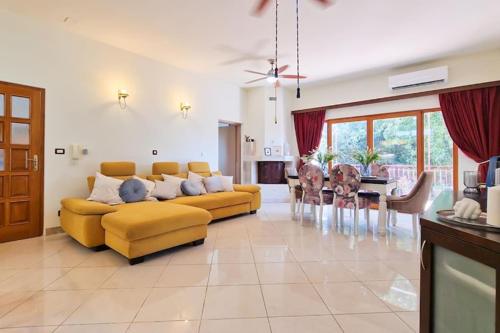 Apartment Kalliope, 200M Sea Kaštela Exteriör bild